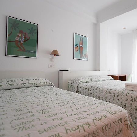 Pension Angelines, Sneuu Hostel Сантандер Екстериор снимка