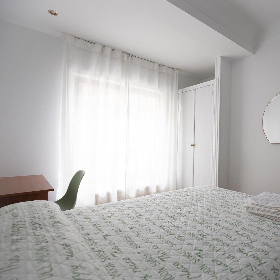 Pension Angelines, Sneuu Hostel Сантандер Екстериор снимка
