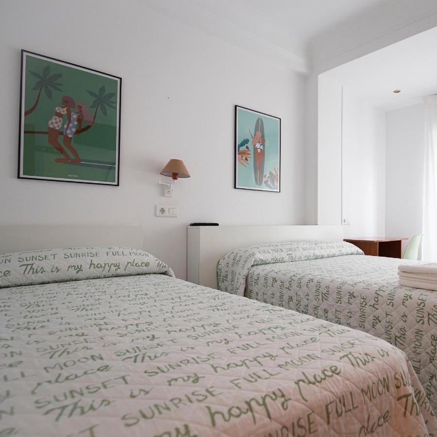 Pension Angelines, Sneuu Hostel Сантандер Екстериор снимка