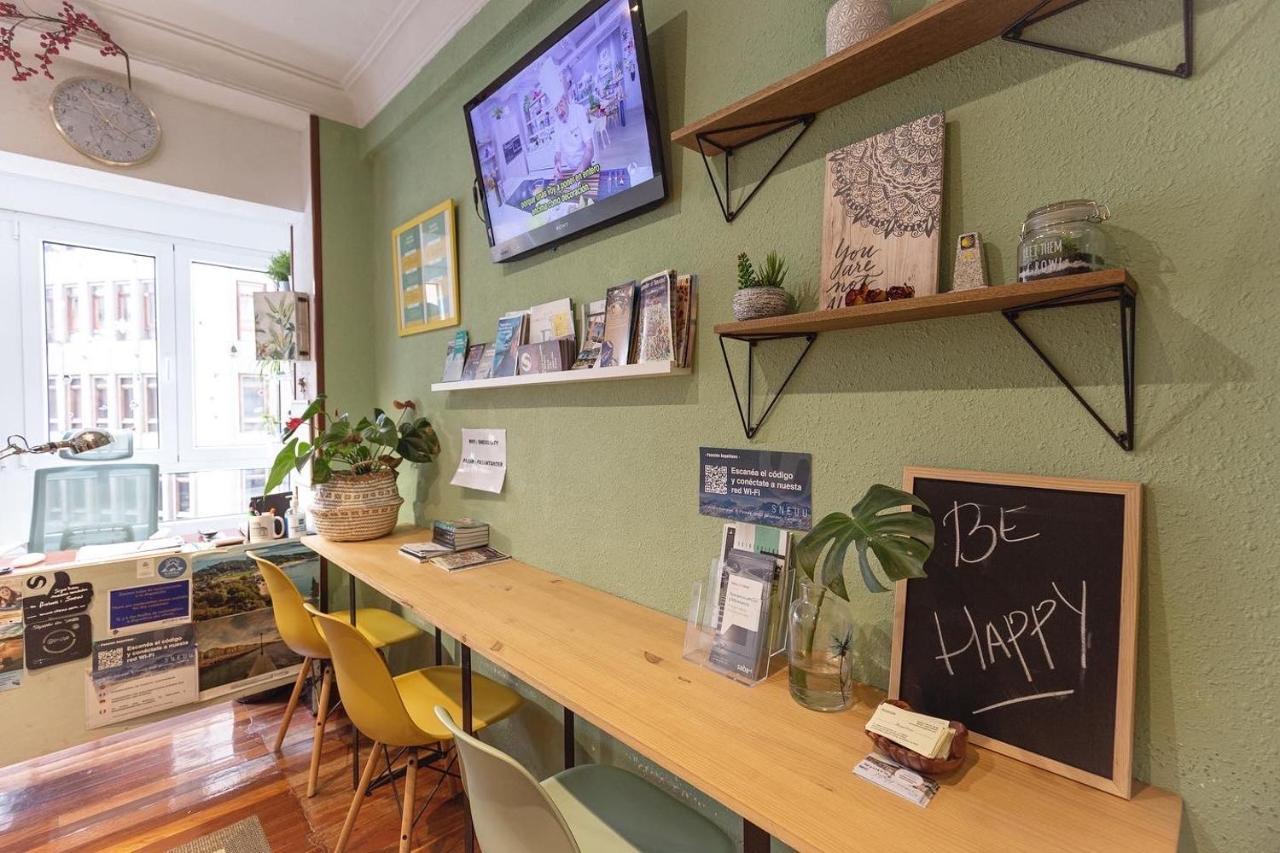 Pension Angelines, Sneuu Hostel Сантандер Екстериор снимка