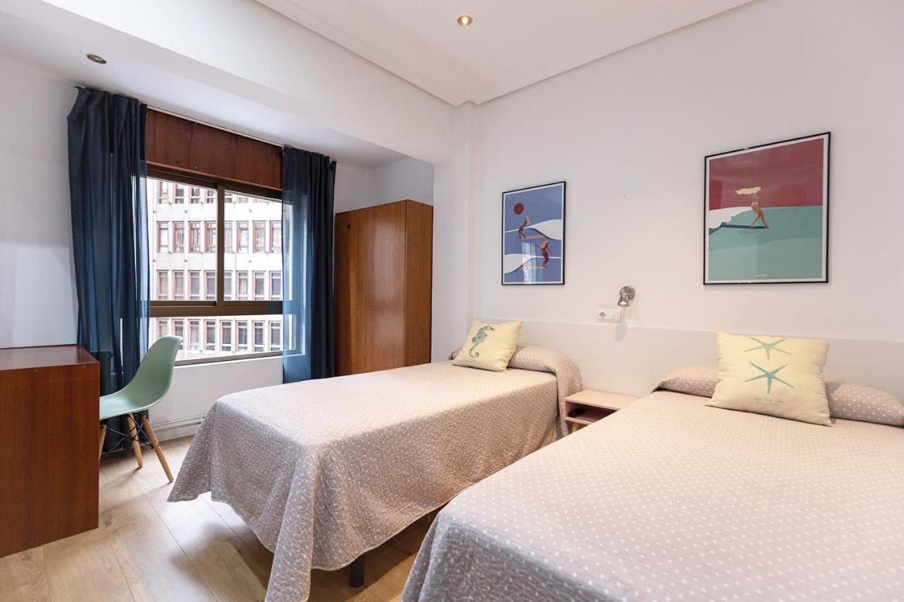 Pension Angelines, Sneuu Hostel Сантандер Екстериор снимка