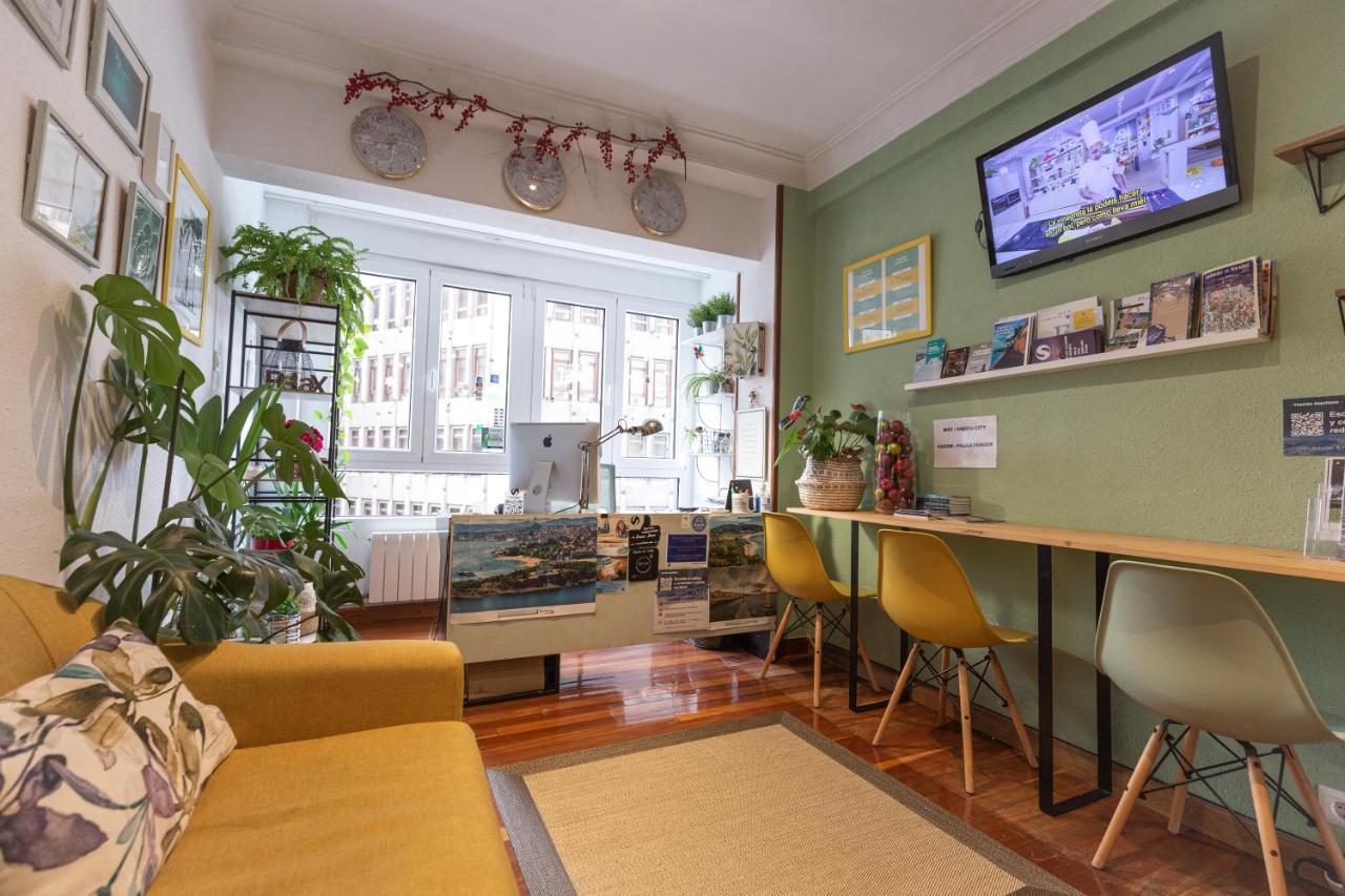 Pension Angelines, Sneuu Hostel Сантандер Екстериор снимка