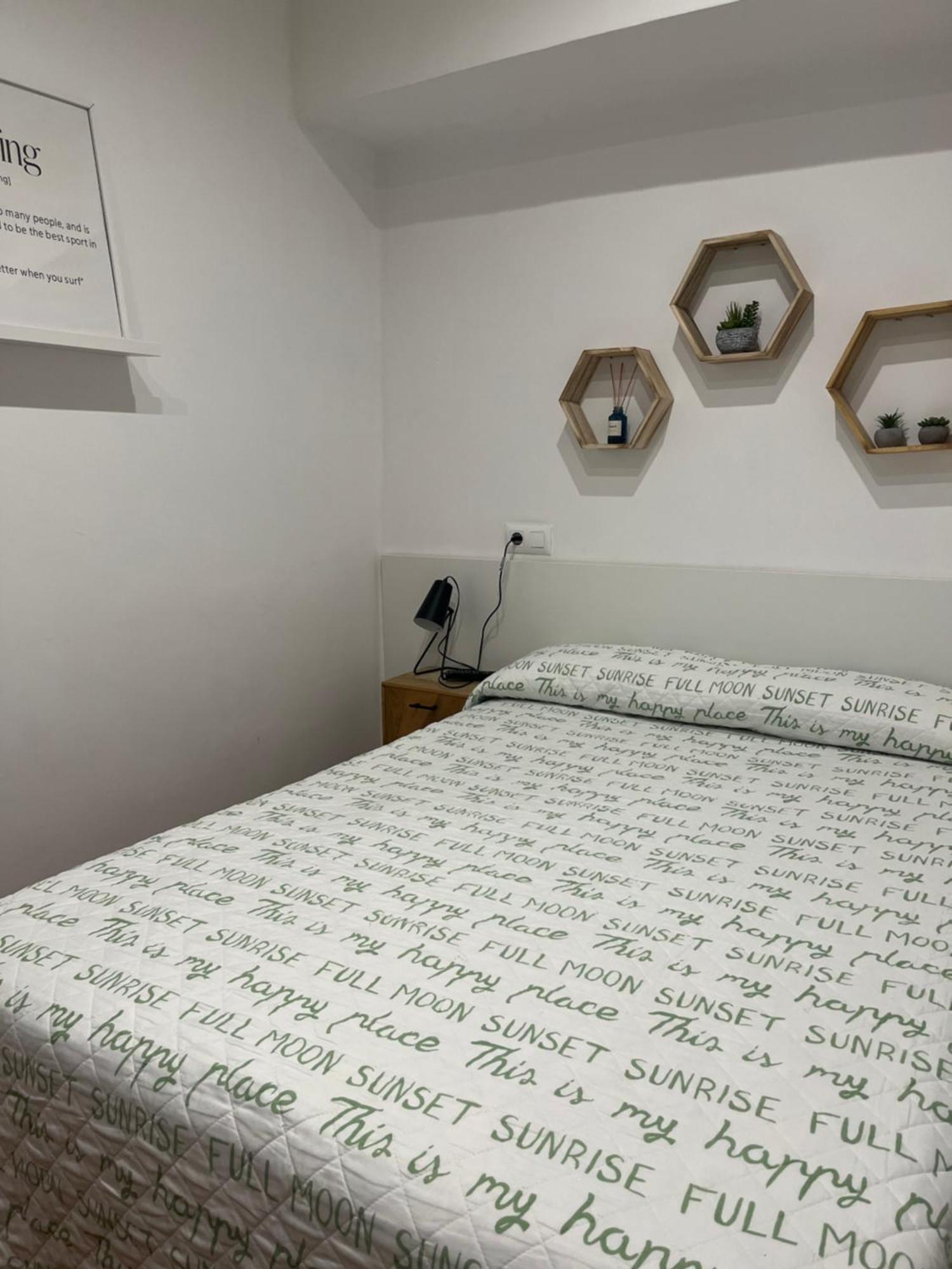 Pension Angelines, Sneuu Hostel Сантандер Екстериор снимка