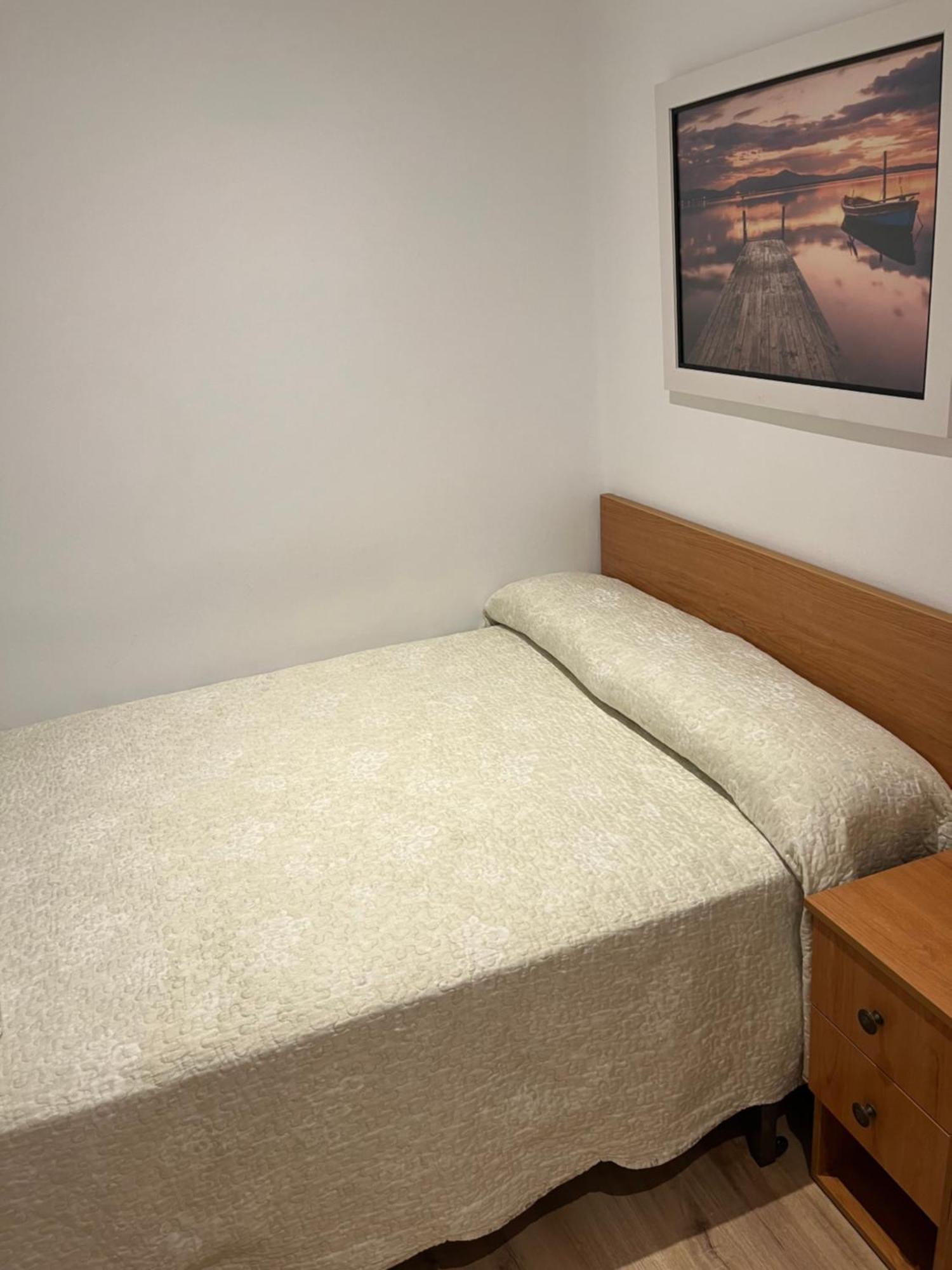 Pension Angelines, Sneuu Hostel Сантандер Екстериор снимка