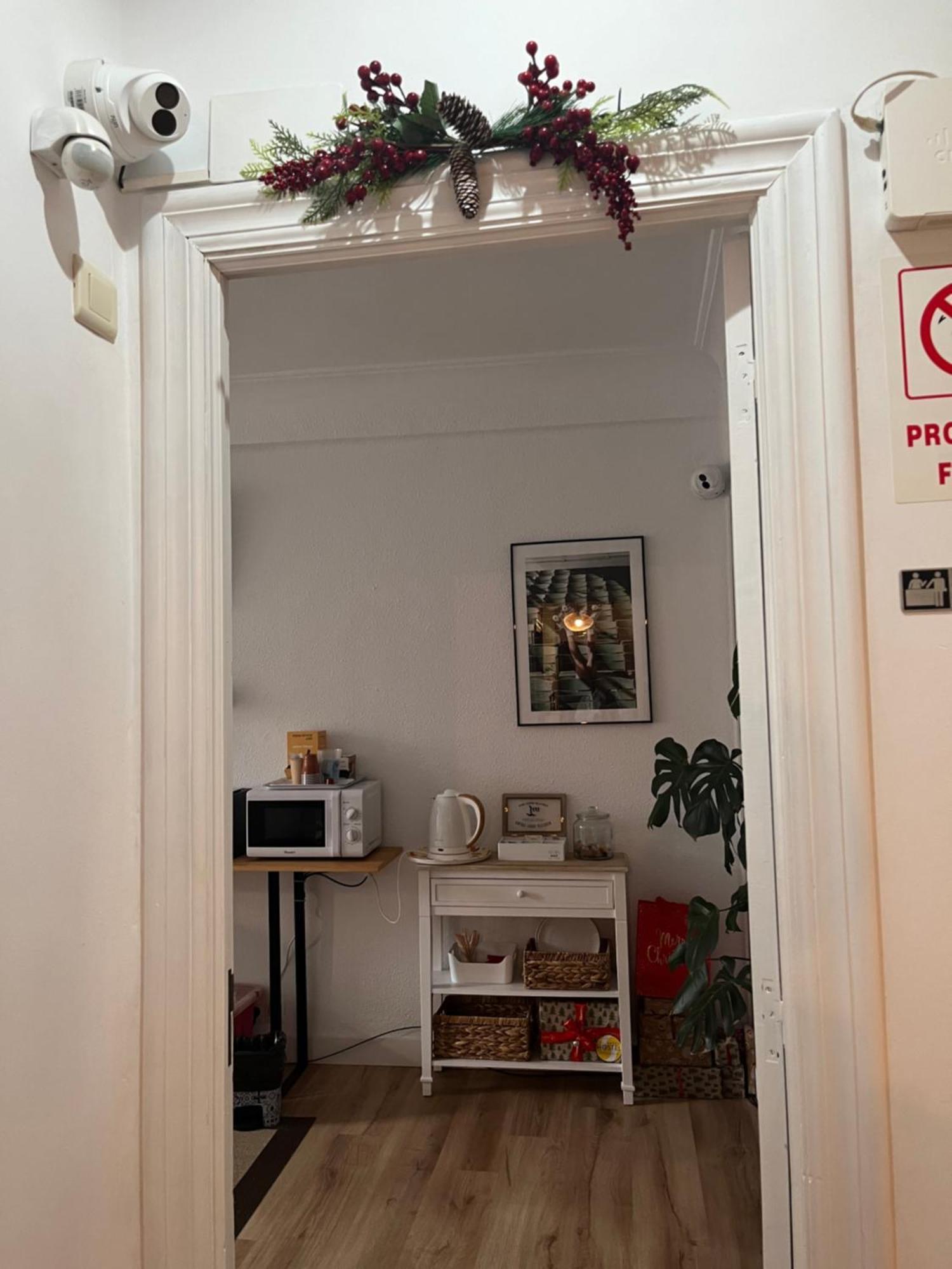 Pension Angelines, Sneuu Hostel Сантандер Екстериор снимка