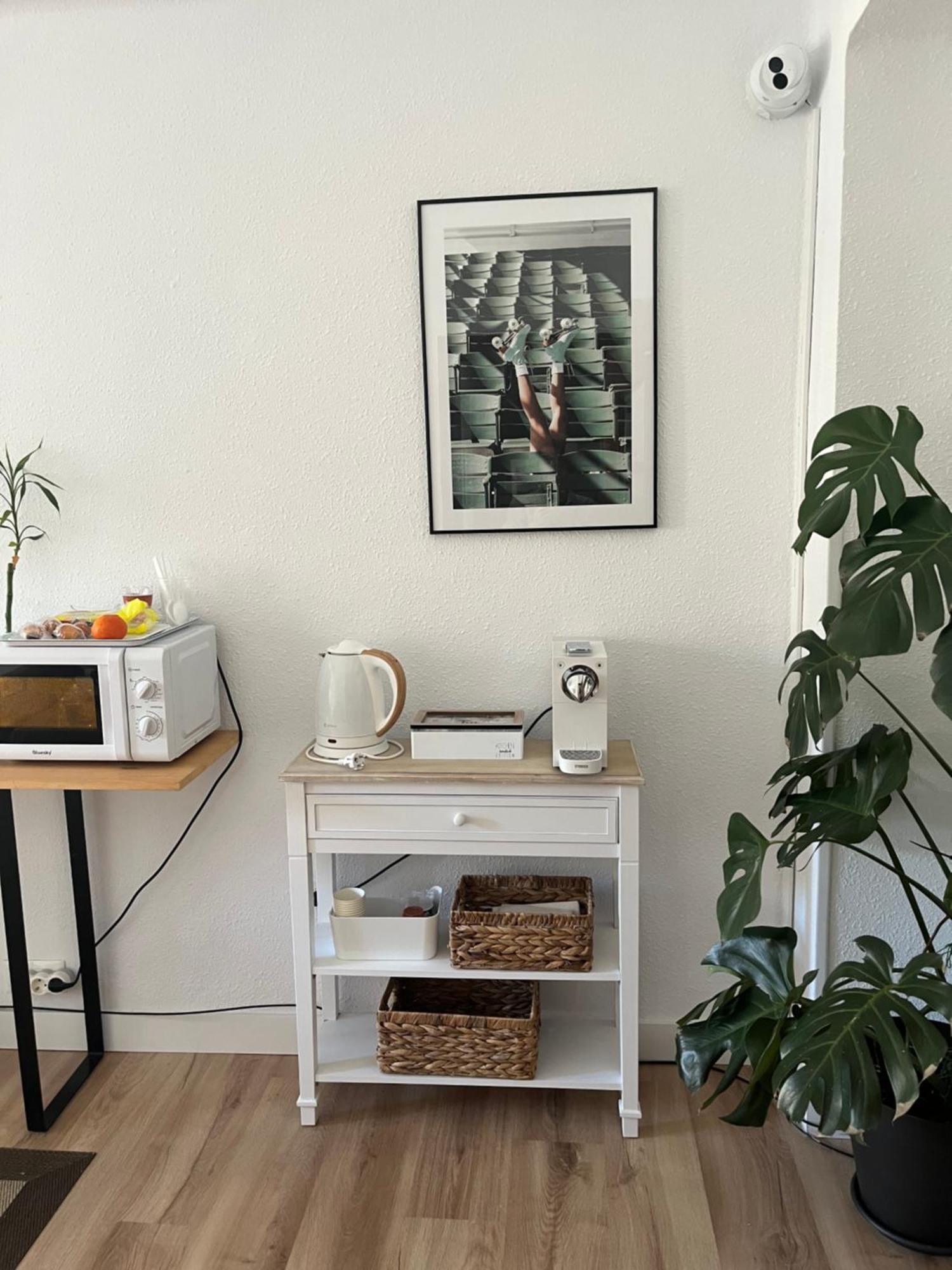 Pension Angelines, Sneuu Hostel Сантандер Екстериор снимка