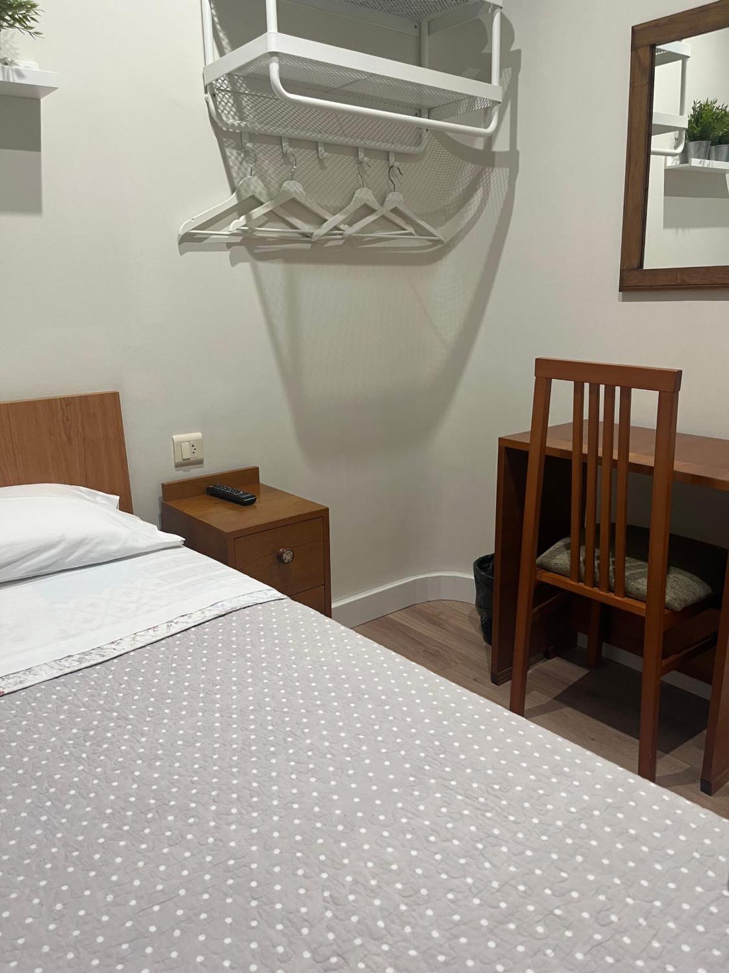 Pension Angelines, Sneuu Hostel Сантандер Екстериор снимка
